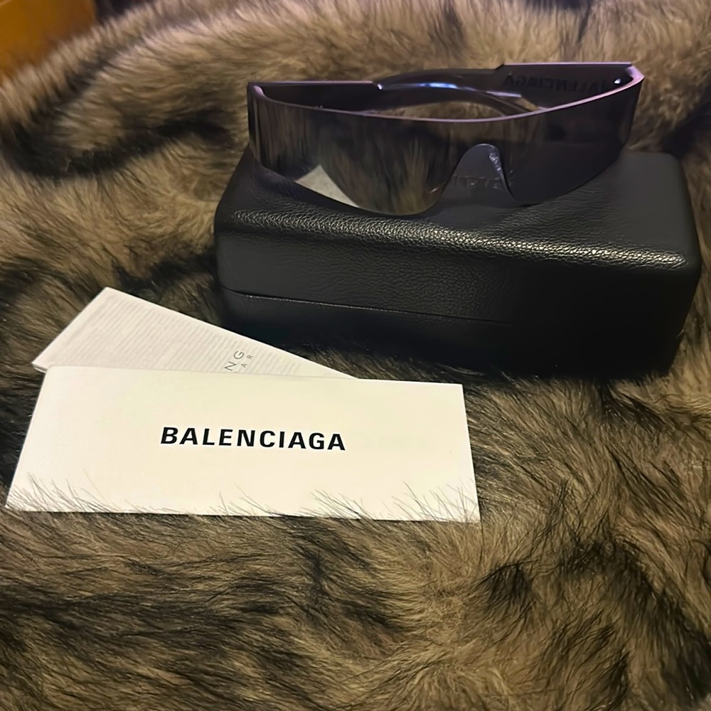 BALENCIAGA FUTURISTIC SUNGLASSES